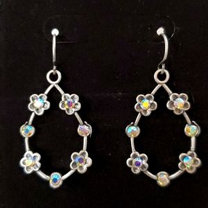 Dainty flowers earrings NWOT